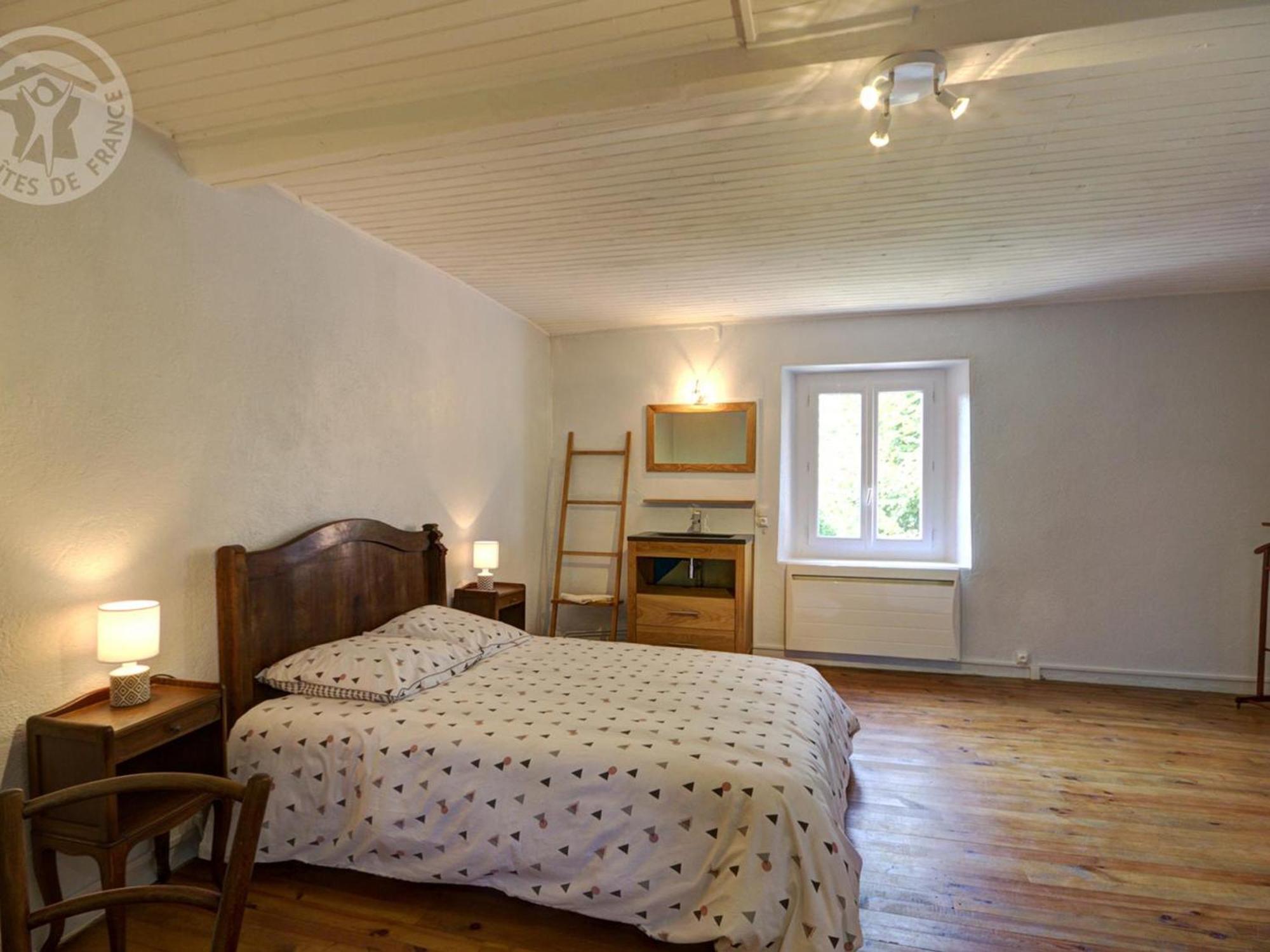 Gite Spacieux Avec Jardin Arbore Et Jeux Enfants, A Proximite De St-Etienne Et Lyon - Fr-1-496-147 Montchal Ngoại thất bức ảnh