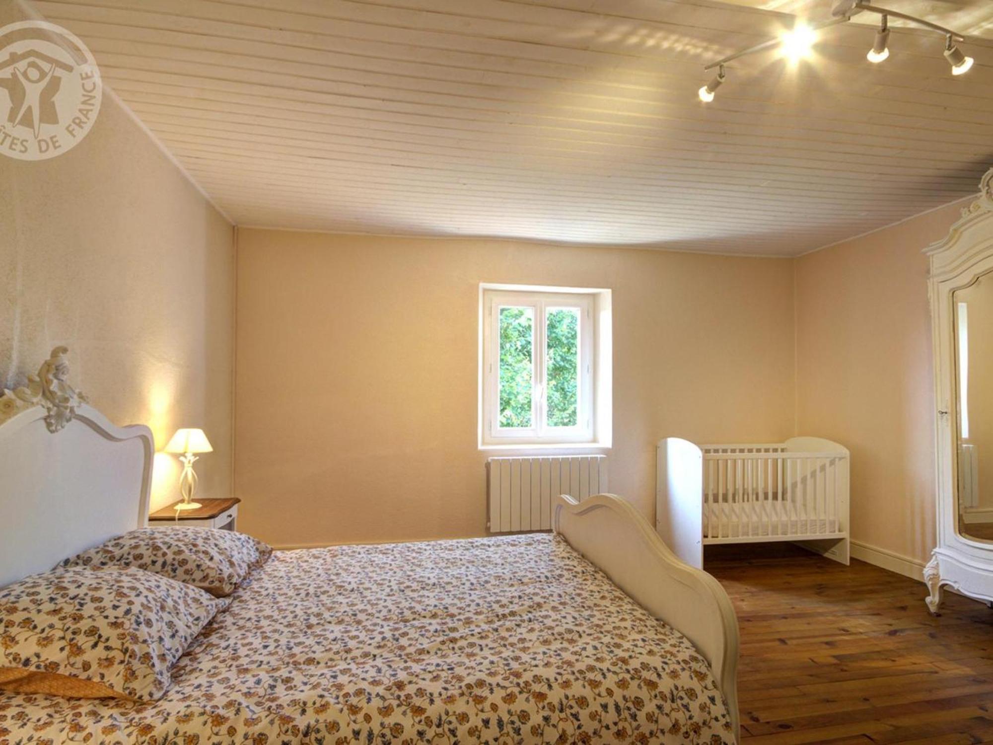 Gite Spacieux Avec Jardin Arbore Et Jeux Enfants, A Proximite De St-Etienne Et Lyon - Fr-1-496-147 Montchal Ngoại thất bức ảnh