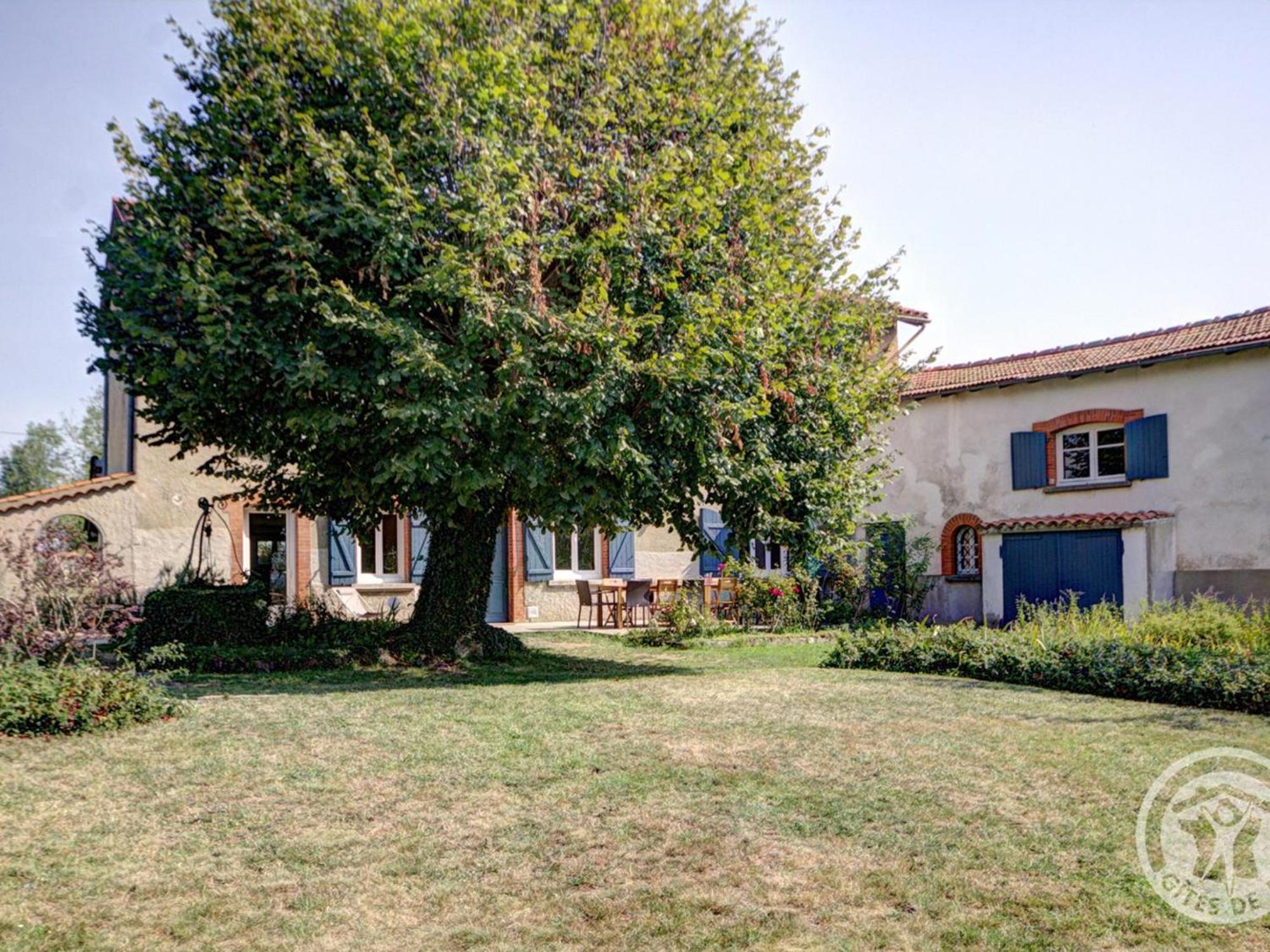 Gite Spacieux Avec Jardin Arbore Et Jeux Enfants, A Proximite De St-Etienne Et Lyon - Fr-1-496-147 Montchal Ngoại thất bức ảnh